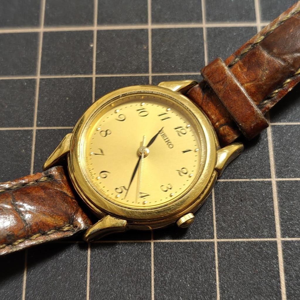SEIKO Quartz Gold Wristwatch V701-1930 K26