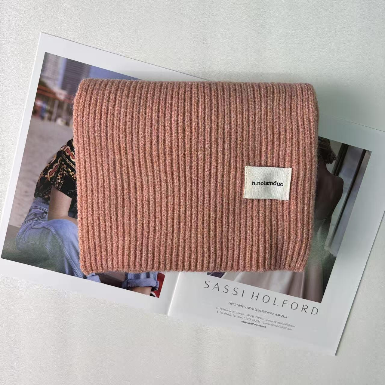 

Korean Style Cozy Knitted Wool Scarf for Women - Winter Warmth with Versatile Neck Protection & Couple-Friendly Design 160CM