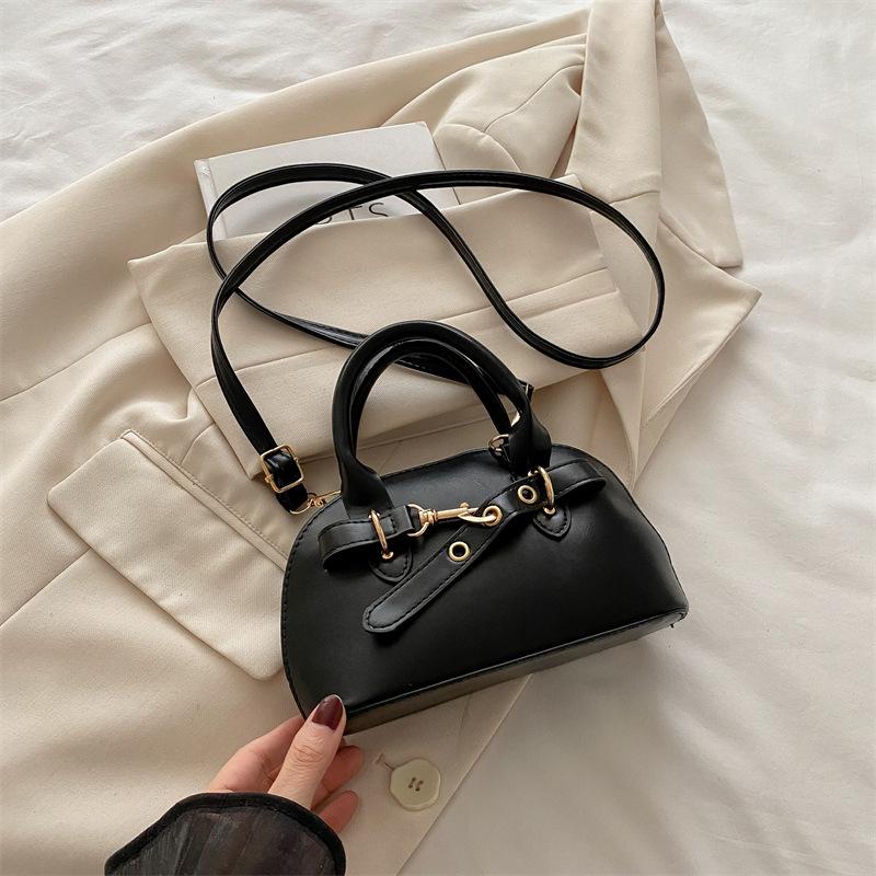 

Ретро сумка-тоут женская зима 2025 новая трендовая нишевая сумка подмышку высокая ценность сумка-ракушка для боулинга чёрный