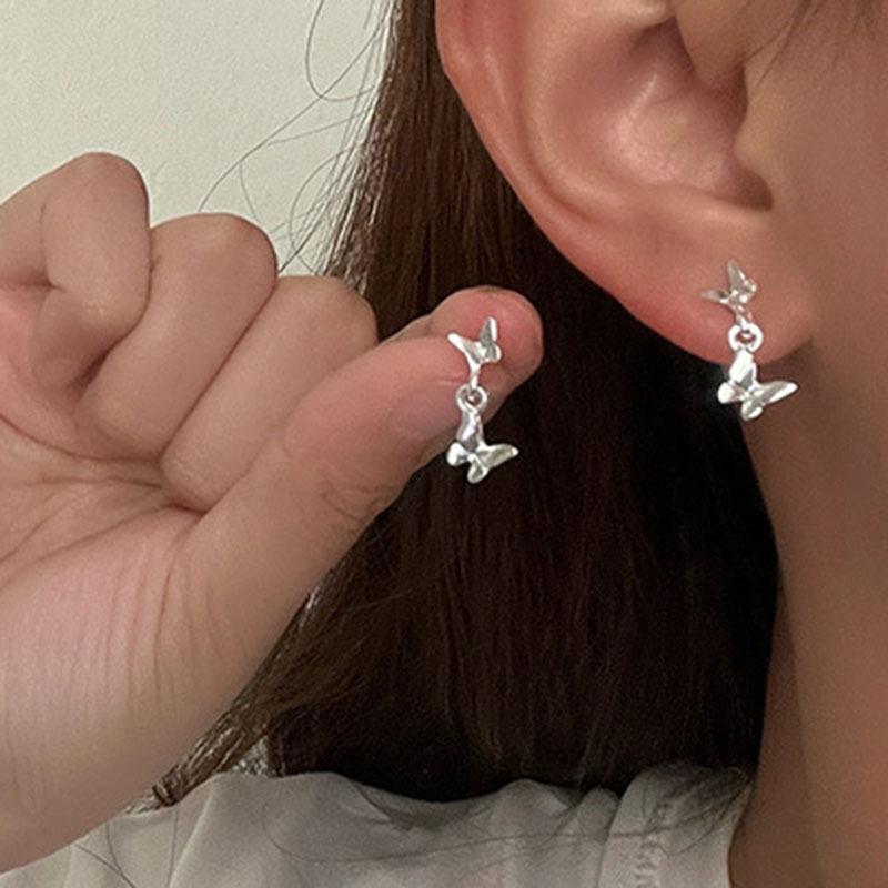 Orecchini a lobo farfalla in argento sterling S925 da donna design di nicchia ins senso del design orecchini senza fastidio orecchini per buco dell'orecchio semplici