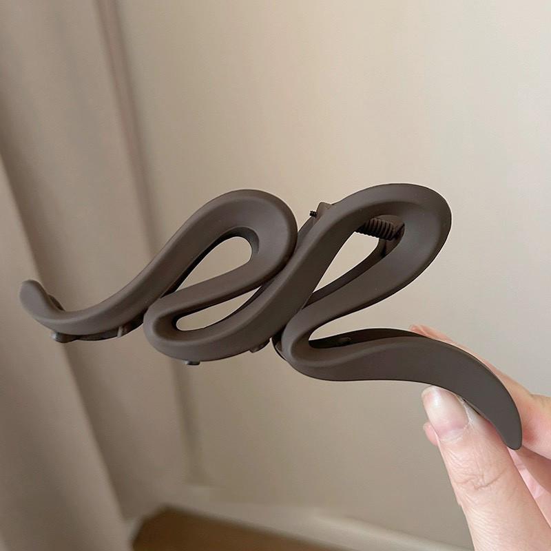 Large Matte Wavy Hair Clip Women Versatile High-end Shark Clip Simple Hair Accessories