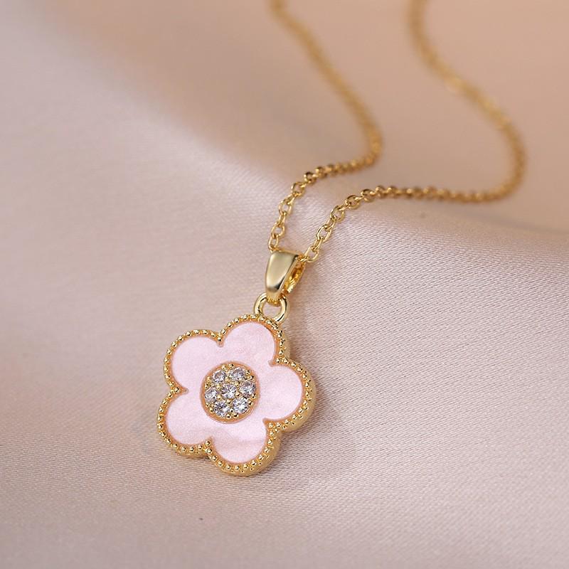 Women's Fashion Heart Pendant Necklace - Elegant, Simple Design, Versatile Clavicle Chain Jewelry