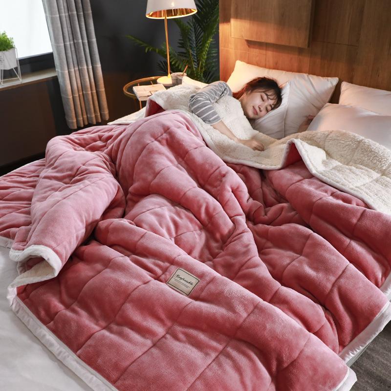 Cozy Three-Layer Flannel and Sherpa Blanket for Autumn and Winter