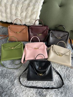Women's Handbag 2025 And New Item Light Luxury Niche High-end Sensory Communication Frequent Tote Bag Cowhide Old Money Style Handbag