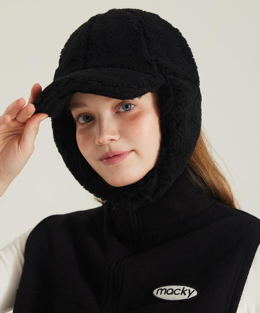MACKY Boucle Cap Black