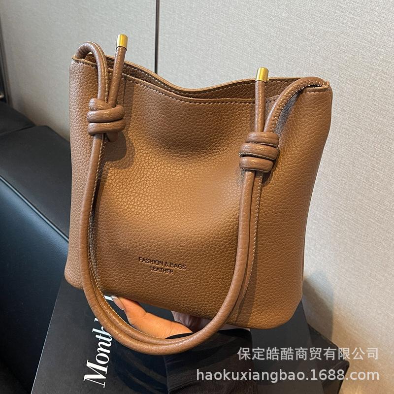 This year's popular bag women's large-capacity 2025 new summer retro fashion shoulder large-capacity textured bucket bag