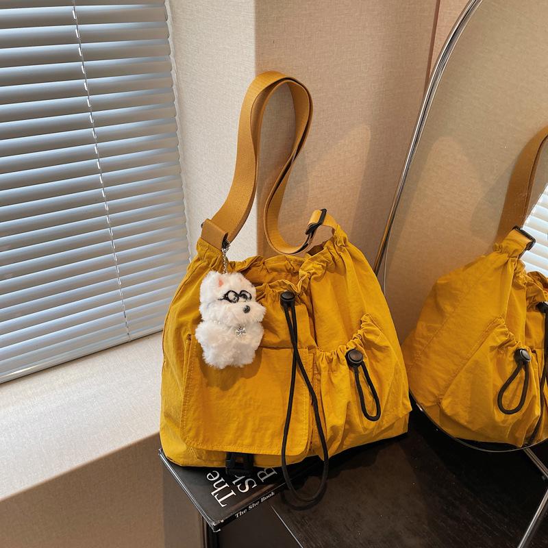 Textured Large-capacity Drawstring Messenger Bag Women's New Versatile Casual Bucket Bag Commuter Shoulder Bag