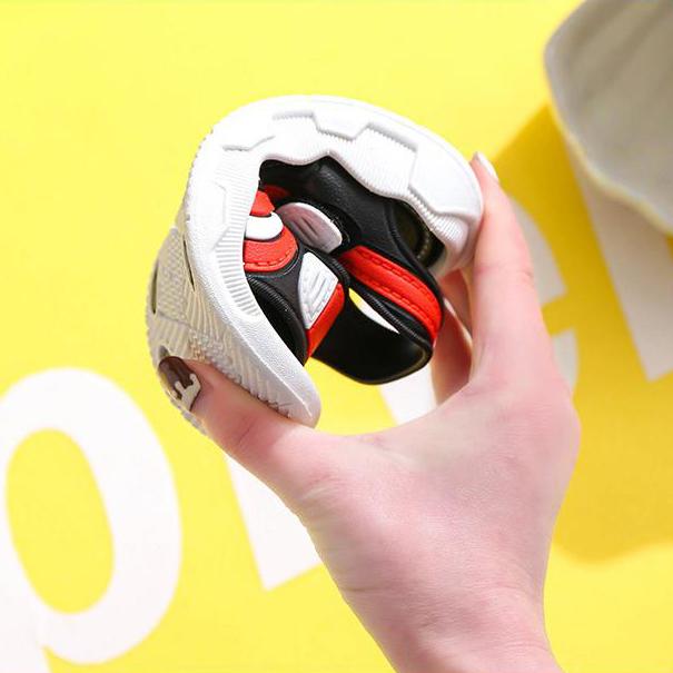 Domácí dětské cool letní nové imitace kůže ležérní žáci základních škol měkké spodní plážové chlapecké sandály