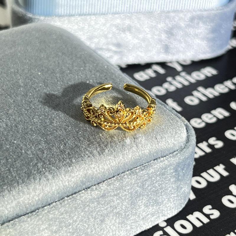 

2026 French Sweet and Cool Temperament Crown Hollow Color Diamond Ring Women s Exquisite Stacking Wear Niche Light Luxury Index Finger Ring Resizable