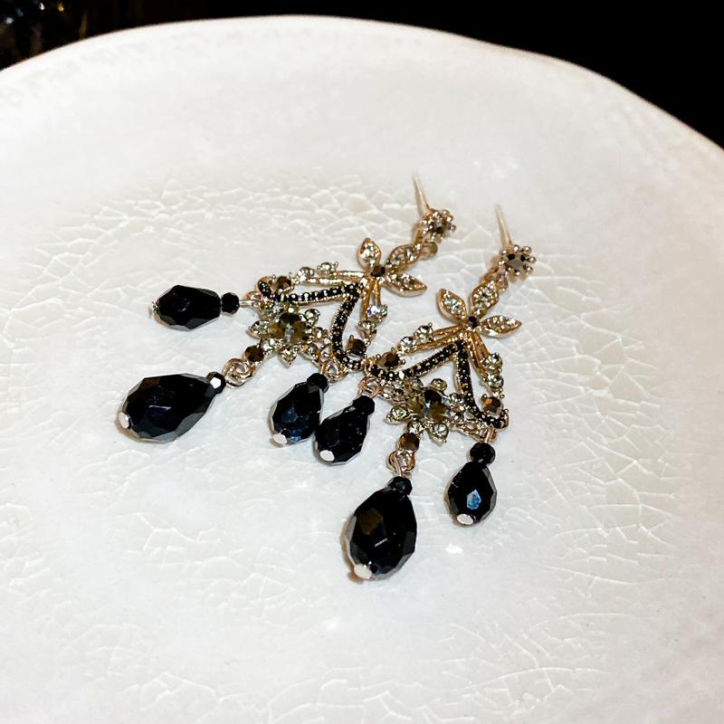 

Silver needle retro diamond-set crystal fringed earrings fashion niche earrings light luxury temperament high-end earrings women