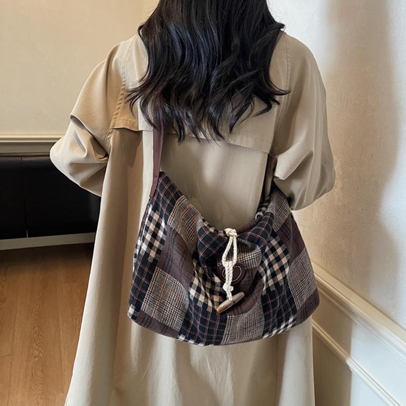 Large Capacity Messenger Bag Casual and Lightweight Plaid Design with Adjustable Shoulder Straps Fashionable Shoulder Bag KTB