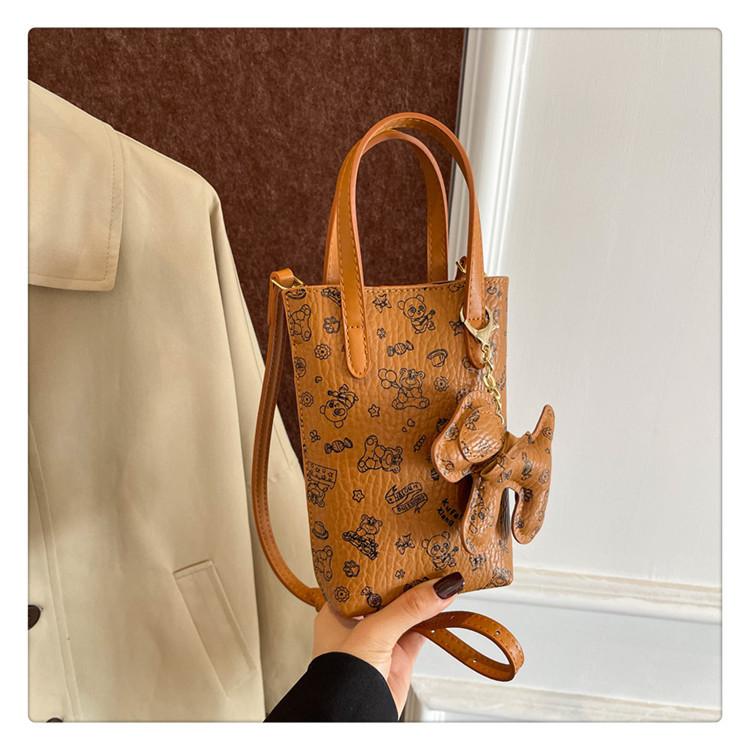 

Mobile phone bag female messenger 2024 new niche design handbag Internet celebrity popular mobile phone small bag коричневий