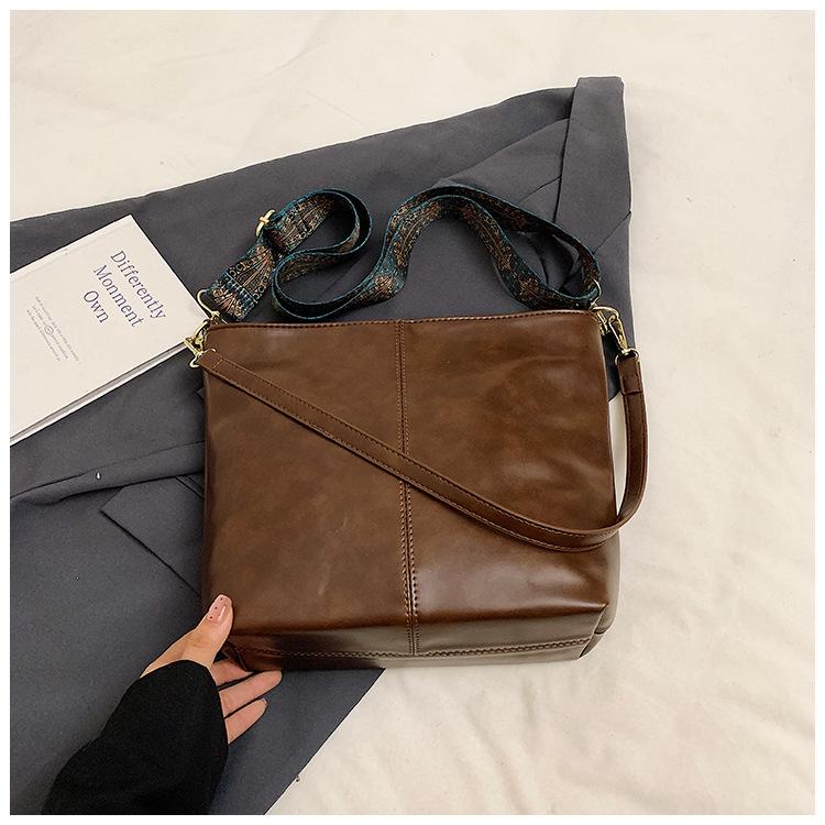 

Сумка большой вместимости женская 2025 осень новая ретро зарубежный стиль на плечо сумка-мессенджер модная текстура сумка-тоут для поездок на работу коричневый