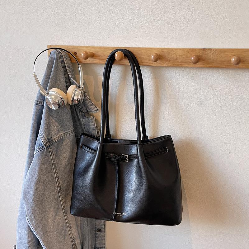 Ретро нишевая сумка подмышку женская осенняя новая большой вместимости модная сумка-тоут простая сумка на плечо