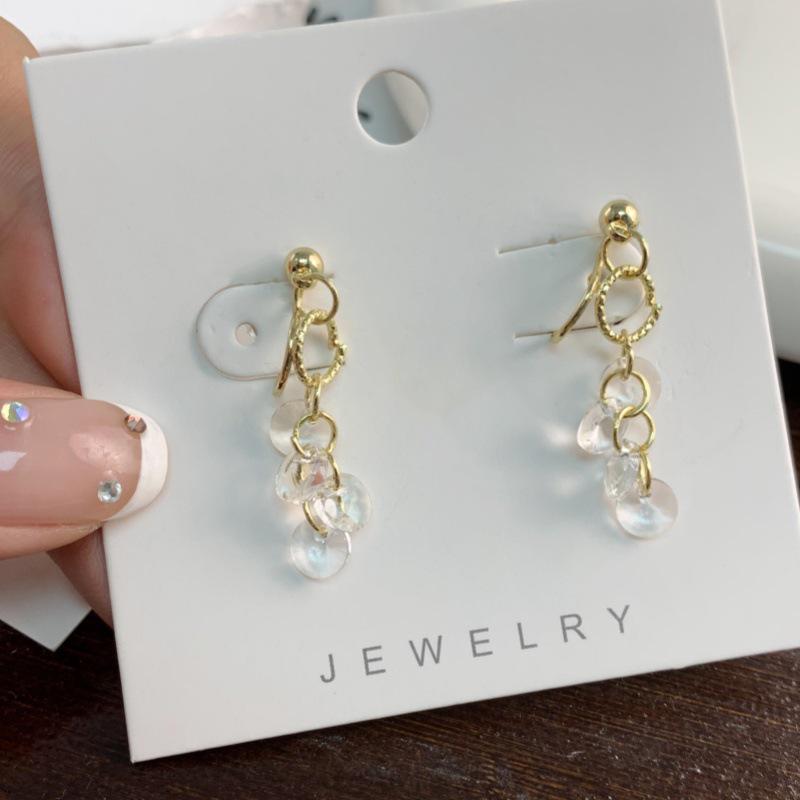 Chic Tassel Ear Clip: Elegant, Painless Earring for Non-Pierced Ears with Unique Design