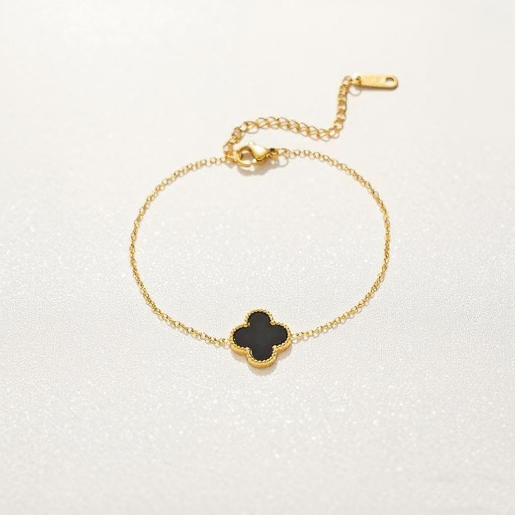 Damska Bransoletka Tytanowa z Koniczyną: Słodka, Niewyblakła Luksusowa z Wzorem Płatków Kwiatów