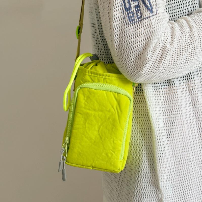 Spring outing new outdoor lightweight thermos cup messenger bag waterproof mobile phone bag 2l kettle bag women's shoulder bag baby walking bag