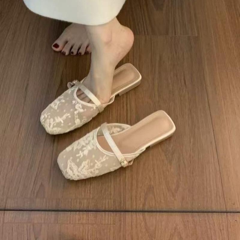 Women Wear A Pair of Low-heeled Sandals on Top of The Breathable and Hollowed-out Shoes
