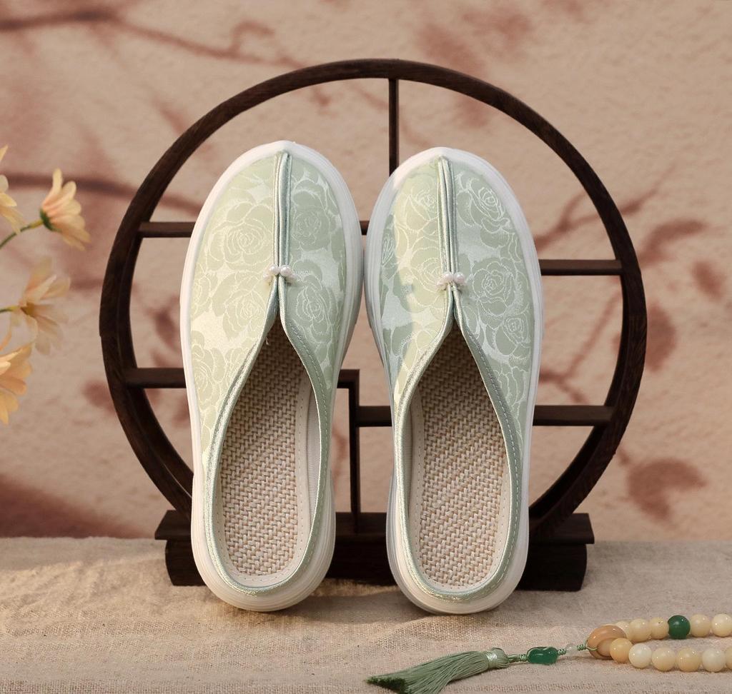 New Chinese-Style High Heel Embroidered Shoes: Thick Sole, Height Increasing, Perfect for Matching Qipao and Hanfu