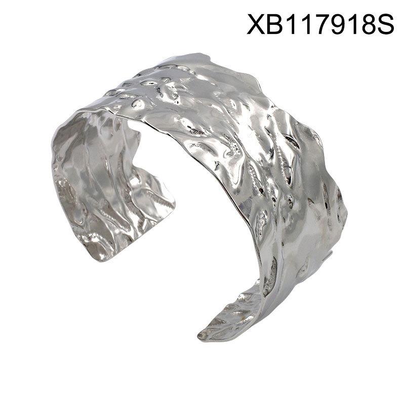 Gold-Plated Titanium Steel European Bracelet: Light Luxury & Irregular Texture for Women