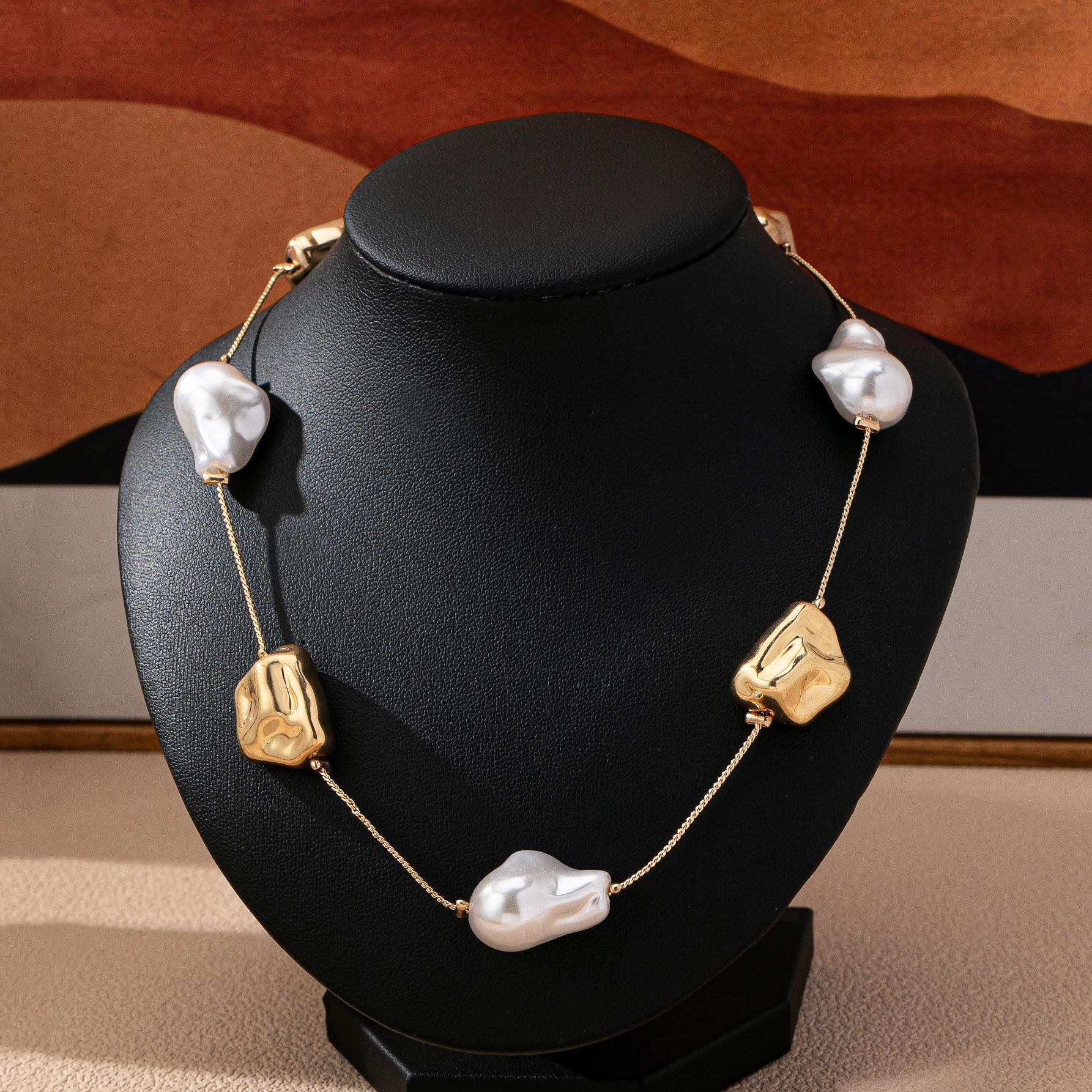 Simple Temperament Elegant Irregular Imitation Pearl Chain Necklace Suitable for Women s Daily Banquet Wear