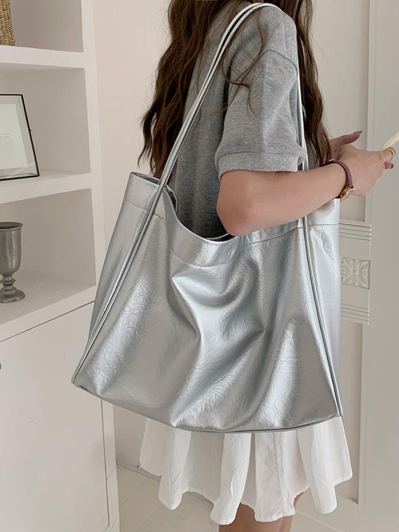 

Женская сумка-тоут Maillard из мягкой кожи большой вместимости - модная повседневная сумка через плечо 2023 года серебряный