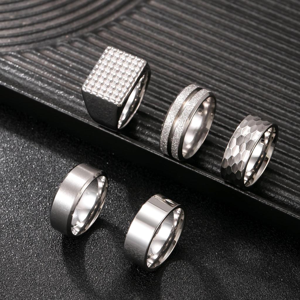 18 Karat Goldbeschichteter Edelstahl Ring mit Polka-Dot-Index – Hip-Hop-Mode Titan Schmuck