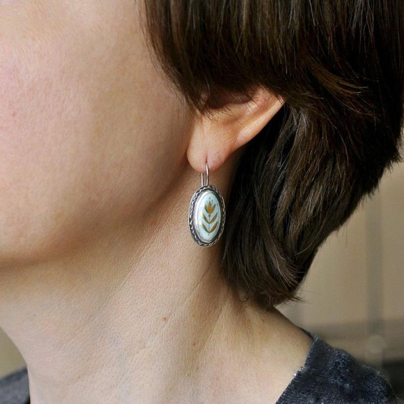 Vintage Silberfarbene Runde Blumen-Schnitzerei Hängeohrringe für Damen Schmuck