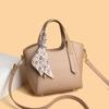 Borsa a tracolla retrò testurizzata da donna: Moda Versatile Autunno/Inverno 2025