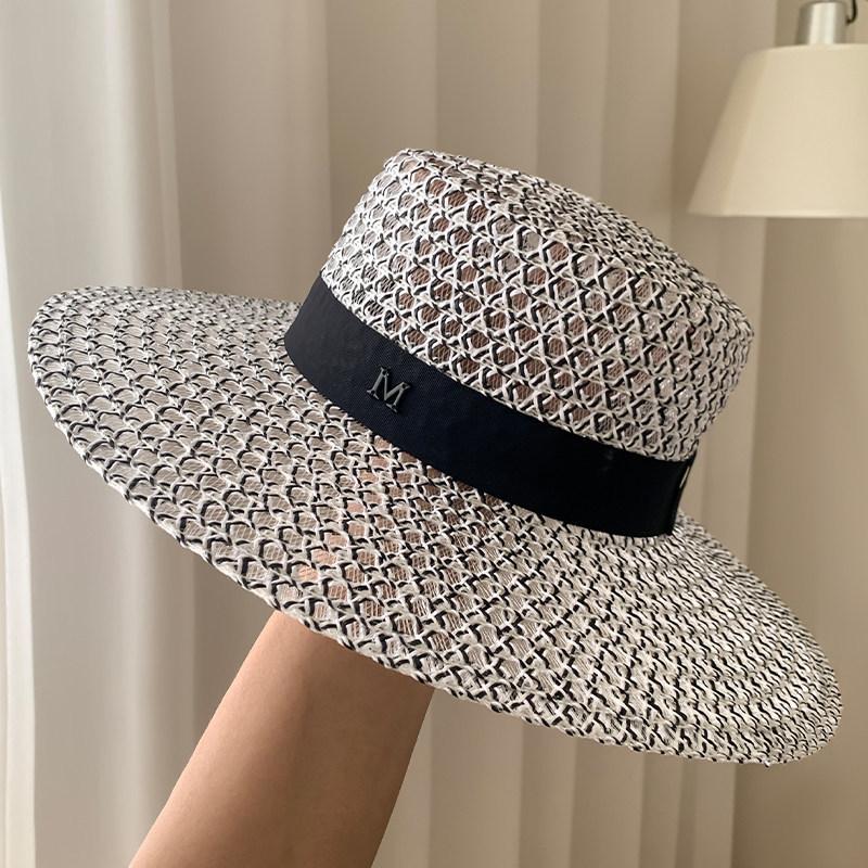 French Small Fragrant Black and White Hollow Flat Top Straw Hat Women's Summer British Style Temperament Top Hat Travel Vacation Sun Protection Hat
