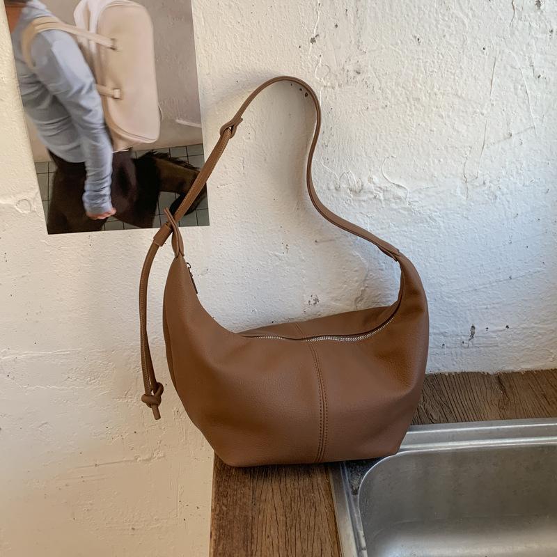 Large-capacity bag women's 2026 spring new casual messenger bag high-value simple shoulder dumpling bag