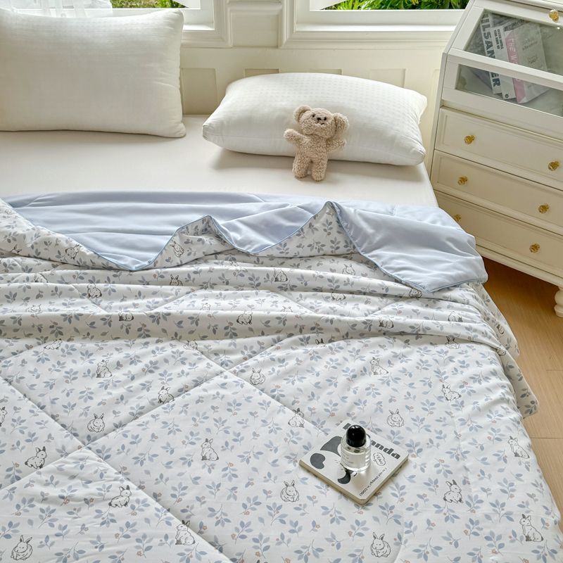 1Pcs Floral Pattern Quilt All-Season Comfort Machine Washable Polyester King Size Bedspread With Soft Liner Multipurpose Blanket