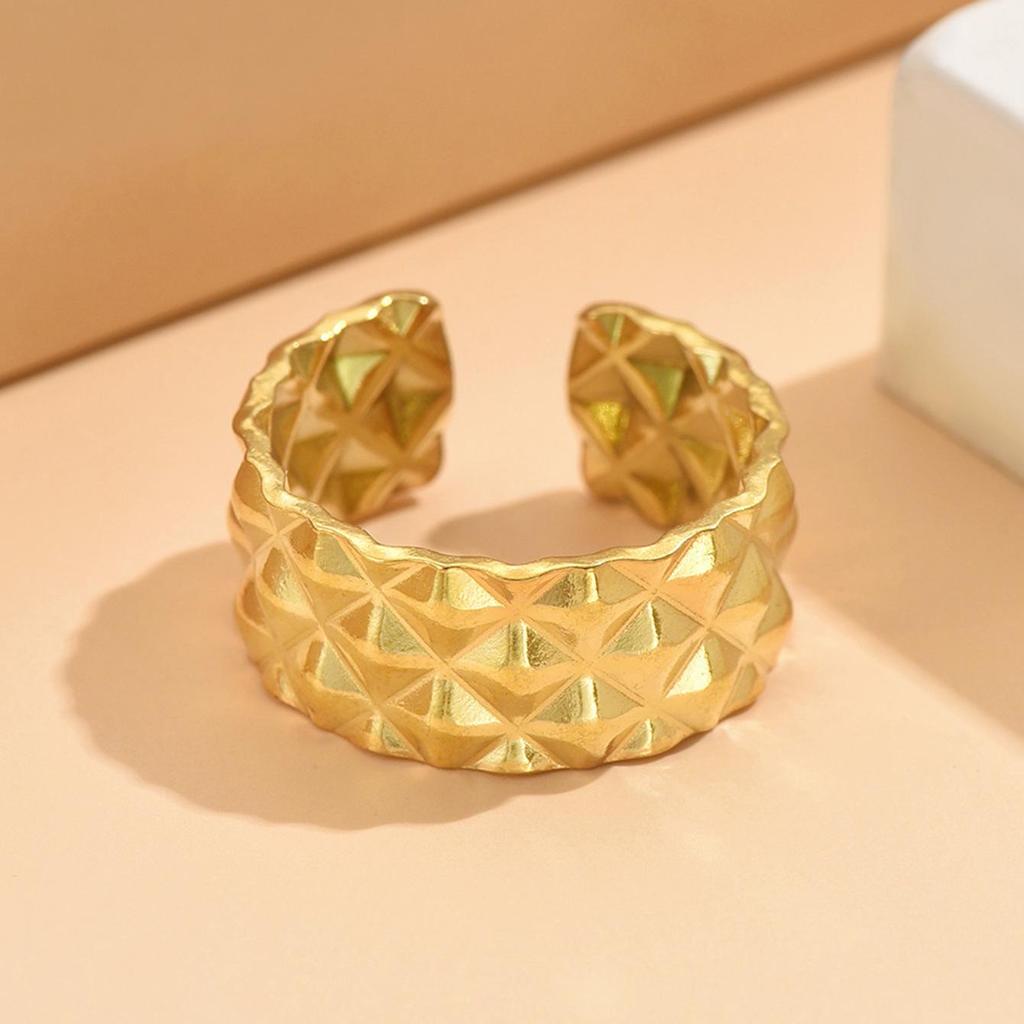 Retro Classic Diamond Lattice Design Stainless Steel Open Ring In Gold Plating, Light Luxury, Fade-Resistant Hand Jewelry