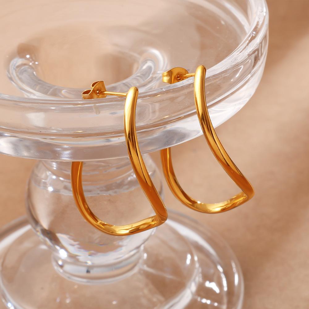 European and American Shiny Smooth Arc Earrings Simple Commuting Three-dimensional Shiny Texture Daily Earrings