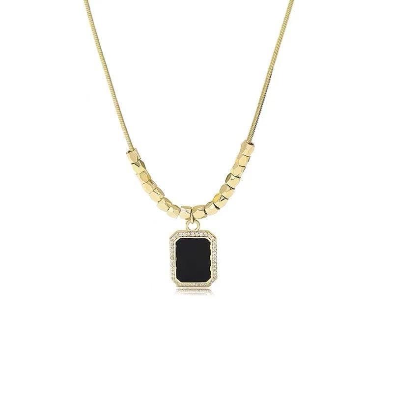Stainless Steel Necklace , 18K Gold Women's Fashion Square Pendant Necklace, Trendy Versatile Charming Jewelry Necklace