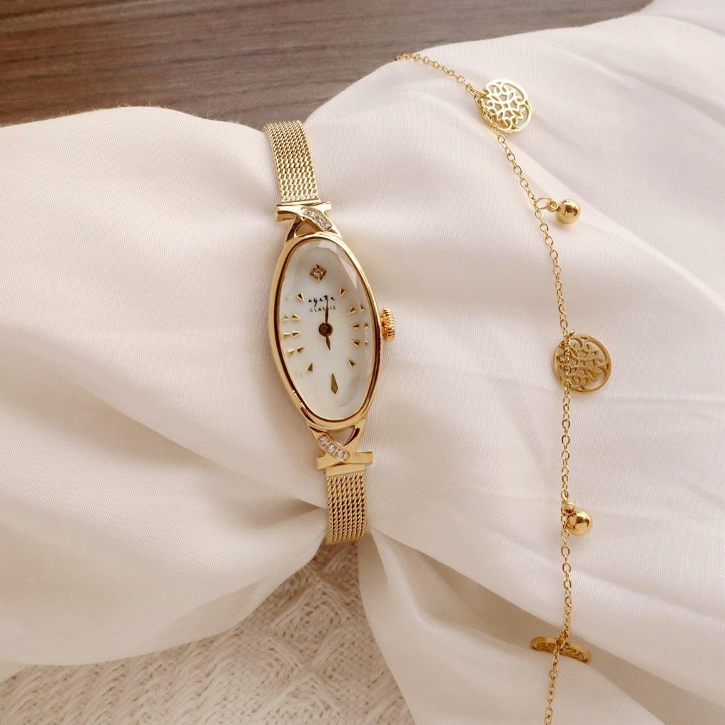 Niche Popular Retro Style Oval Luxury Diamond-Encrusted Women'S Watch Small Temperament Does Not Fade Quartz Watch