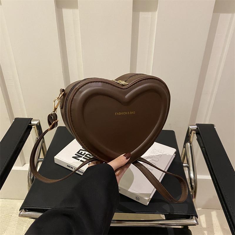 Trendy Pu Leather Heart Bag For Girls In Soft Colors Ideal For Everyday Fashion
