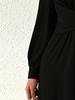 Tuta elegante da donna con scollo a V, maniche lunghe e vita incrociata