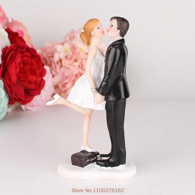Funny Wedding Cake Toppers Dolls Romantic Bride And Groom Figurines Stand Topper Decoration Supplies Marry Resin Figurine