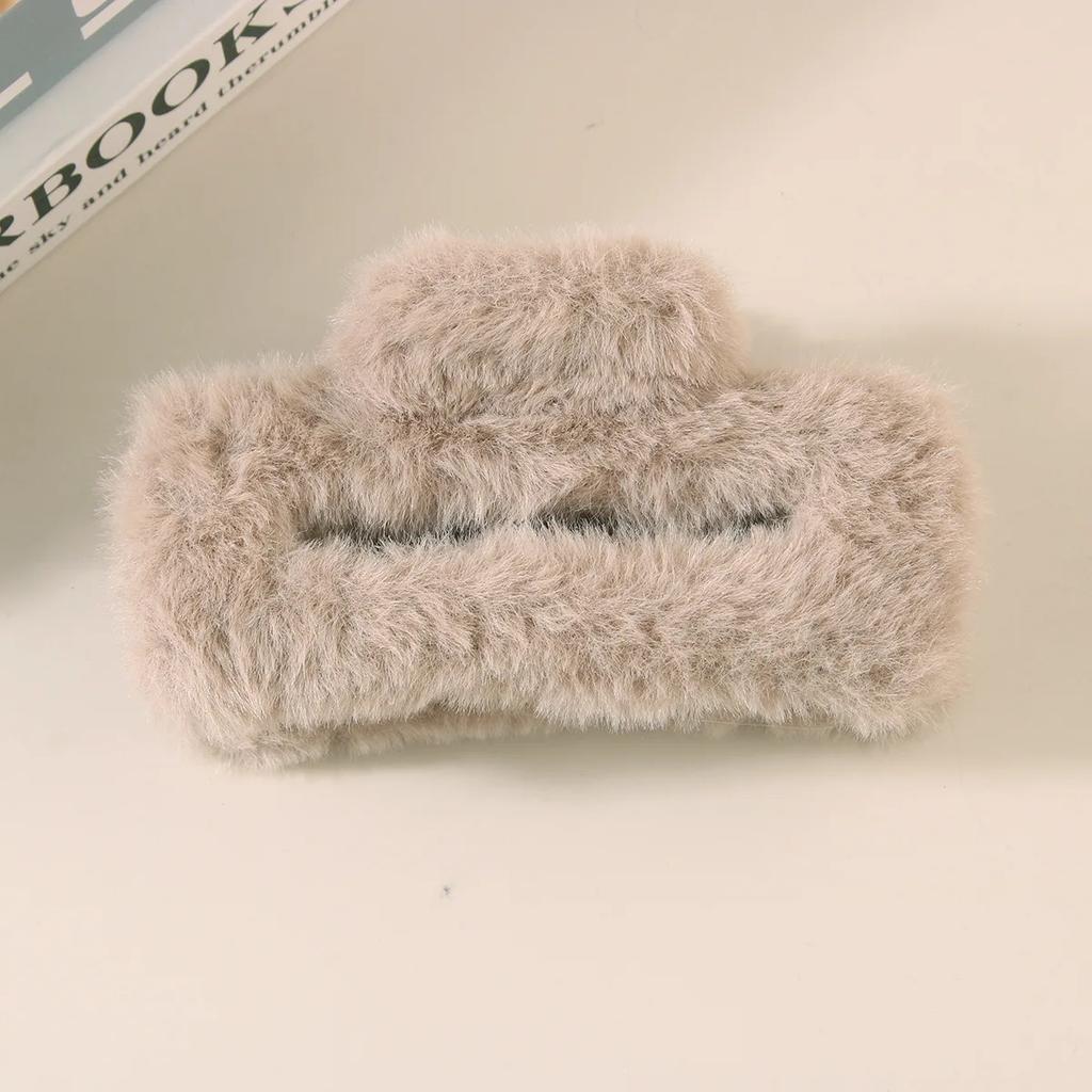 Winter Plush Square Hair Claw for Women Korean Elegant Acrylic Hairpins Faux Fur Hair Clip Girls Barrette Crab Hair Accessories