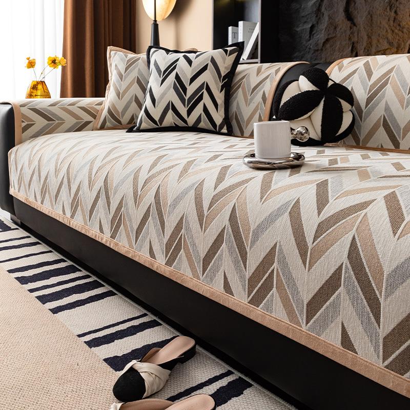 

2025 Light Luxury New Sofa Towel Thickened Chenille Sofa Cover Four Seasons Universal Anti Cat Scratch And Anti Slip Sofa Mat 70x70cm