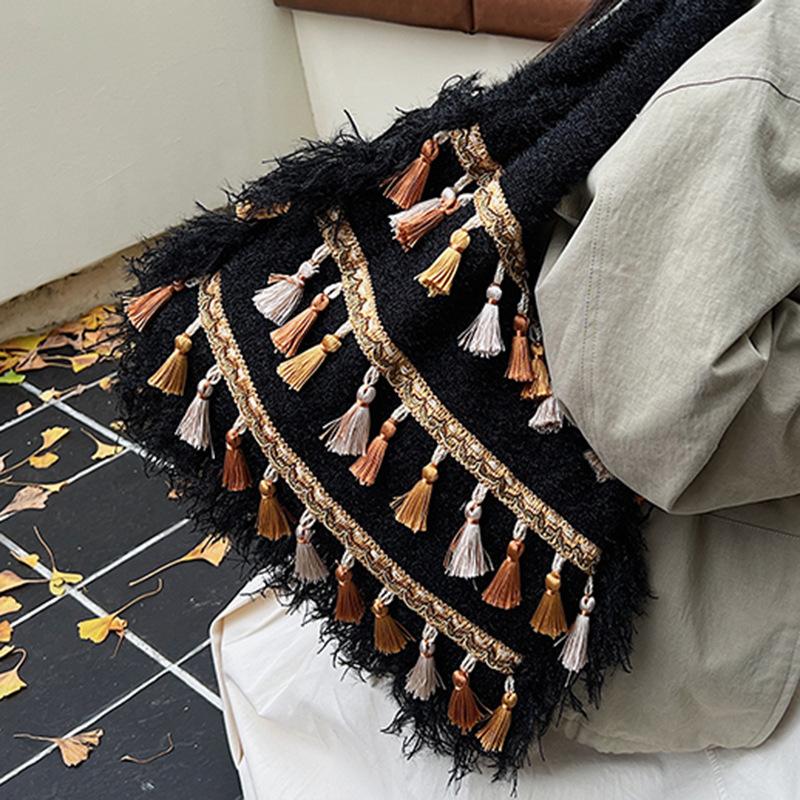 Large Capacity Fashion Ethnic Style Fringed Leisure Bag 2025 Autumn New Single Shoulder High Value Fashionable Simple Tote Bag