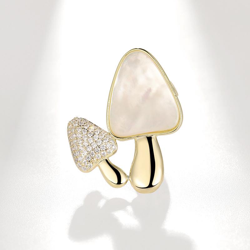 Bo Xin Yun High-End Saltwater Shell Brooch with Zirconia