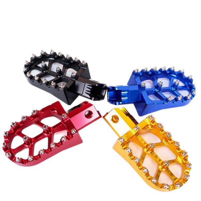 Universal Motorcycle Front Foot Pegs CNC Aluminum Anti-Slip Studded Pedals Dirt Bike Street Cruiser