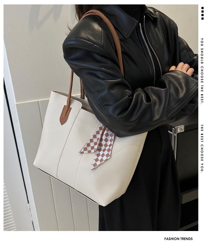Autumn 2023 Women's Large-Capacity Versatile Tote Bag - Simple, Fashionable Shoulder Bag for Everyday Commute