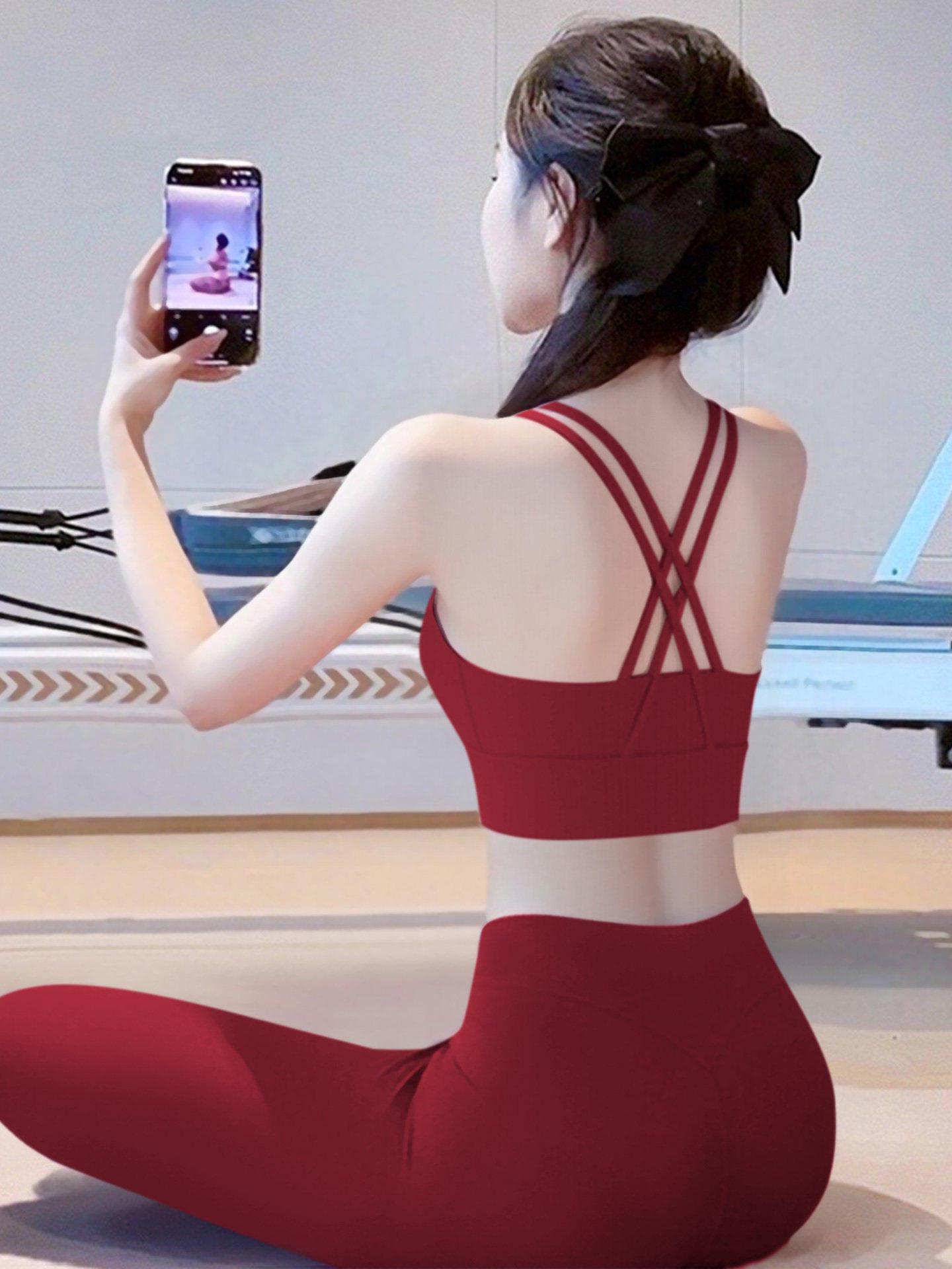 

Women s Stunning Yoga Set: Beautiful Back Pilates Tank with Chest Pads, Slimming Fit, Summer Fitness Wear M
