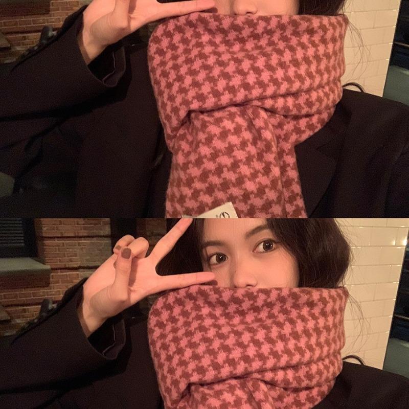 Autumn and winter contrasting color plaid scarf women's winter soft cotton comfortable warm student knitted fringed long shawl scarf tide