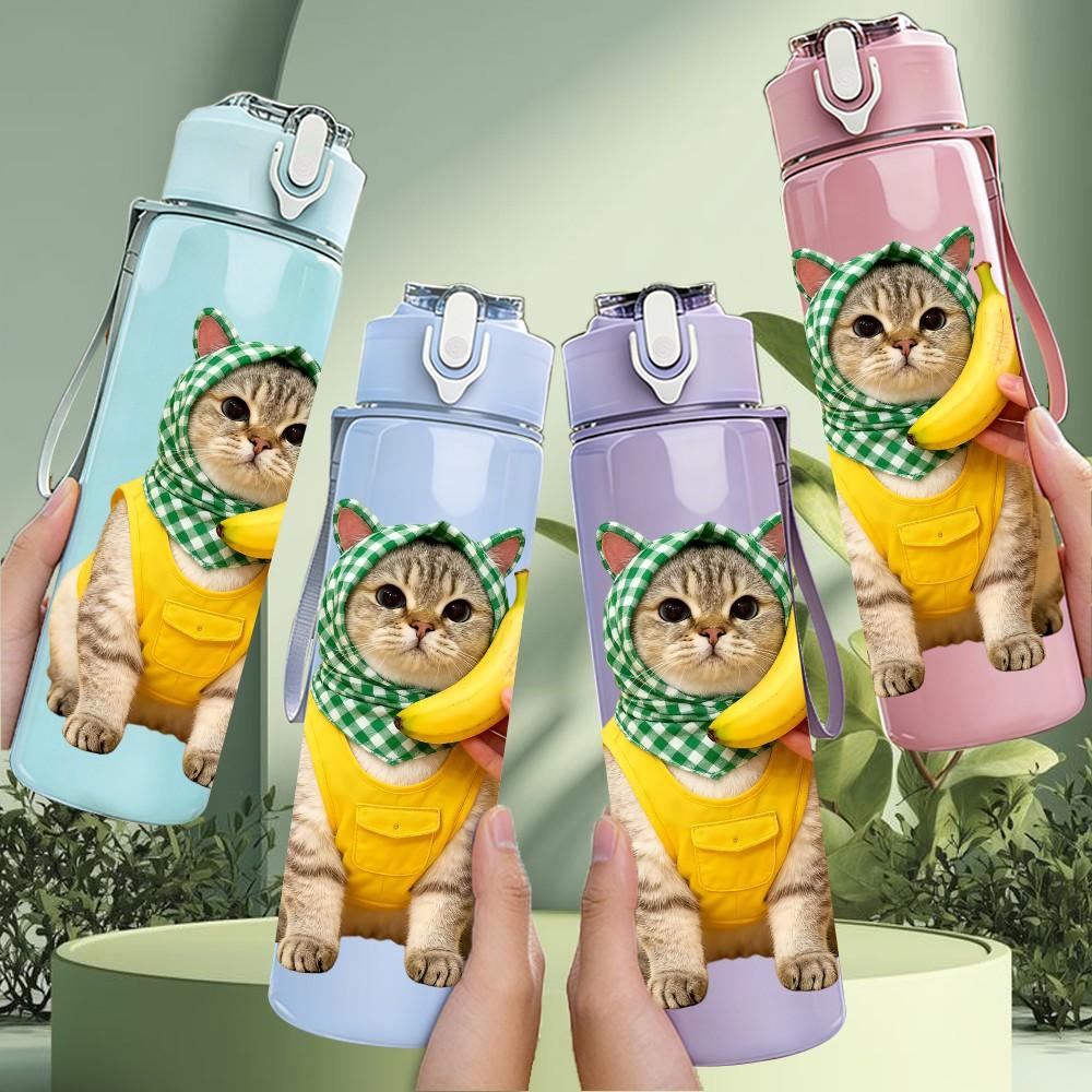 1PC Cute Cat With Banana 750ml Color Plastic Sports Water Bottle Leakproof Flip Straw Lid Suitable for Sports Office Home Use