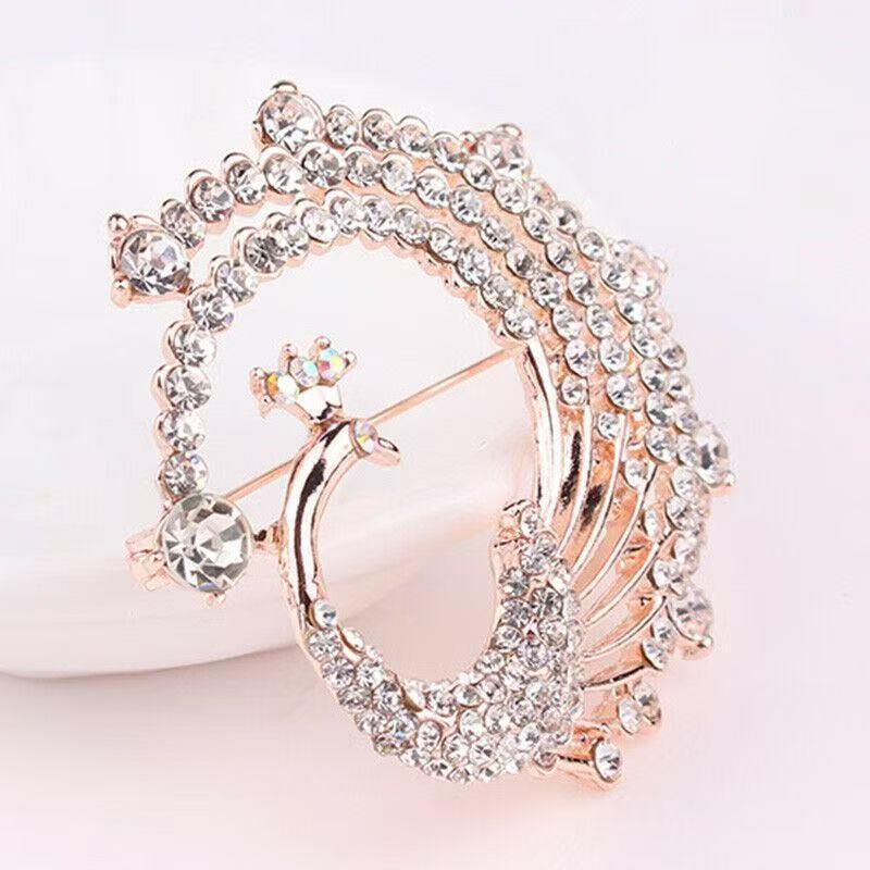 Elegant European and American Peacock Tail Brooch - Fashionable Clothing Accessory and Corsage Ornament