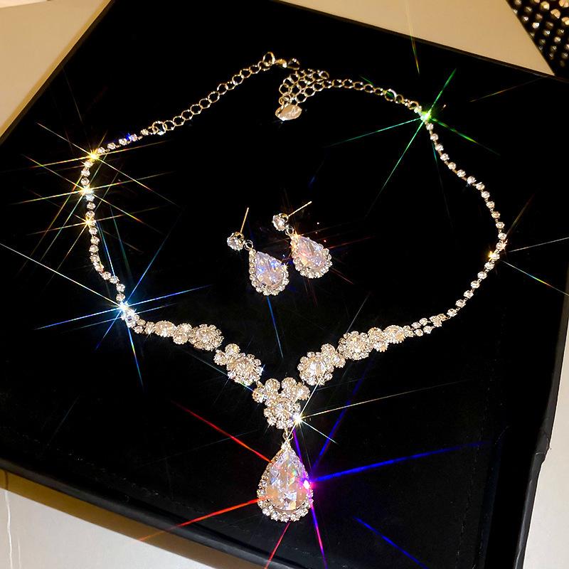 Silbernadel Wassertropfen Zirkonia Anhänger Halskette & Ohrringe Schmuckset - Französischer Hofstil, Leichter Luxus, Vielseitige Pulloverkette.